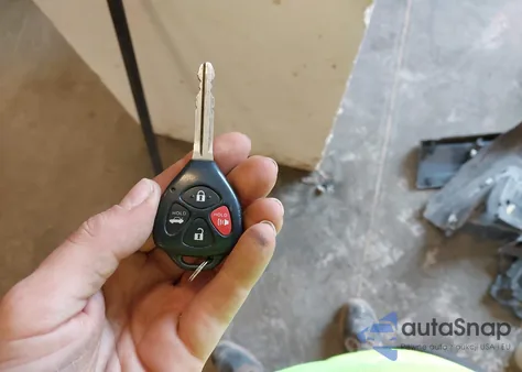 2011 Toyota Corolla S z USA, uszkodzony, nr VIN 2T1BU4EE4BC585859